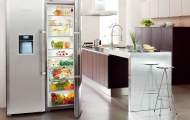 Фотографії холодильників з нержавіючої сталі в інтер'єрі Фотографії холодильників з нержавіючої сталі в інтер'єрі